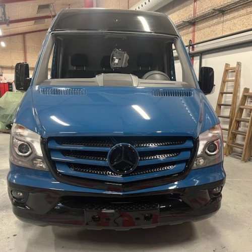 autolakering blå varevogn